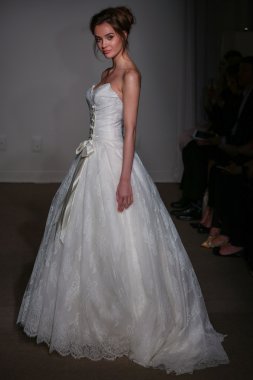 Anna Maier ve Ulla Maija Couture gelin
