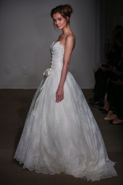 Anna Maier ve Ulla Maija Couture gelin