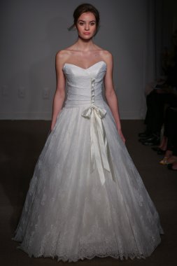 Anna Maier ve Ulla Maija Couture gelin