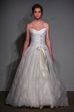 Anna Maier ve Ulla Maija Couture gelin
