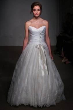 Anna Maier ve Ulla Maija Couture gelin