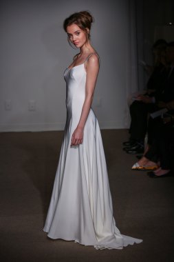 Anna Maier ve Ulla Maija Couture gelin