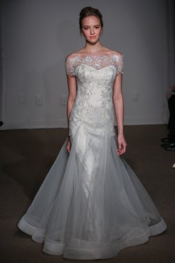 Anna Maier ve Ulla Maija Couture gelin