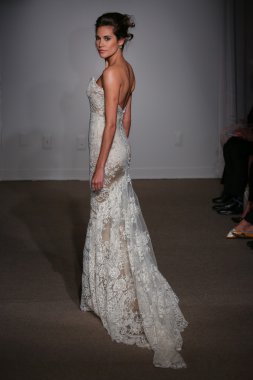 Anna Maier ve Ulla Maija Couture gelin