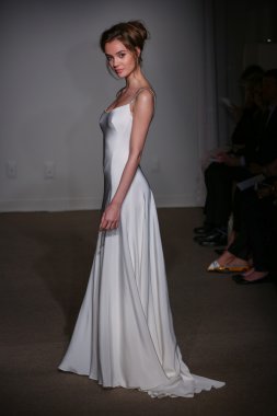 Anna Maier ve Ulla Maija Couture gelin