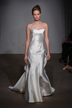 Anna Maier ve Ulla Maija Couture gelin