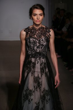 Anna Maier ve Ulla Maija Couture gelin