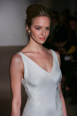 Anna Maier ve Ulla Maija Couture gelin