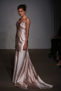 Anna Maier ve Ulla Maija Couture gelin