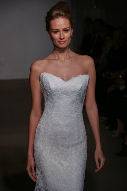 Anna Maier ve Ulla Maija Couture gelin