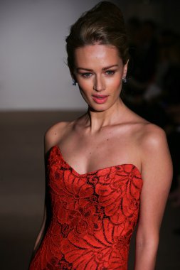 Anna Maier ve Ulla Maija Couture gelin