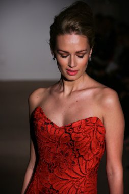 Anna Maier ve Ulla Maija Couture gelin