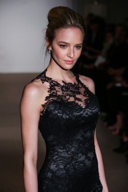 Anna Maier ve Ulla Maija Couture gelin