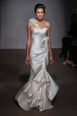 Anna Maier ve Ulla Maija Couture gelin