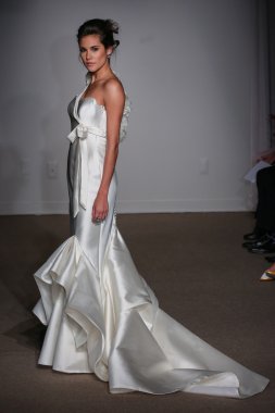 Anna Maier ve Ulla Maija Couture gelin