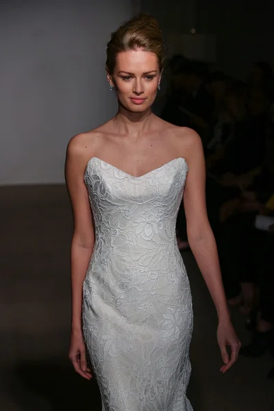 Anna Maier e Ulla-Maija Couture Sposa — Foto Stock