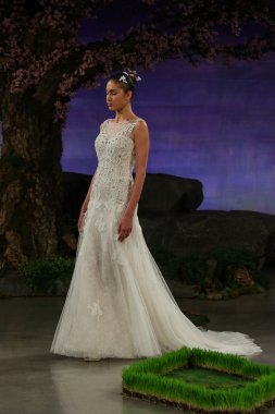 Ines Di Santo Bridal gösteri