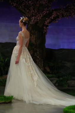 Ines Di Santo Bridal gösteri