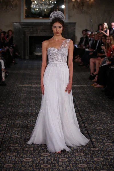 Mira Zwillinger Bridal collection — Zdjęcie stockowe