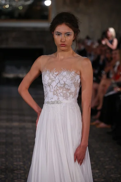 Mira Zwillinger Bridal collection — Zdjęcie stockowe