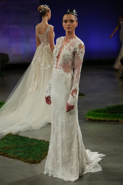 Ines Di Santo Bridal Pokaż — Zdjęcie stockowe