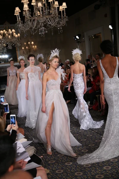 Mira Zwillinger Bridal collection — Zdjęcie stockowe