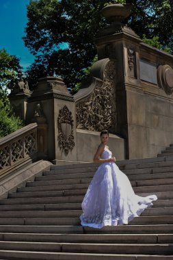 Kalyn Hemphill poz Irina Shabayeva Gelin Koleksiyonu