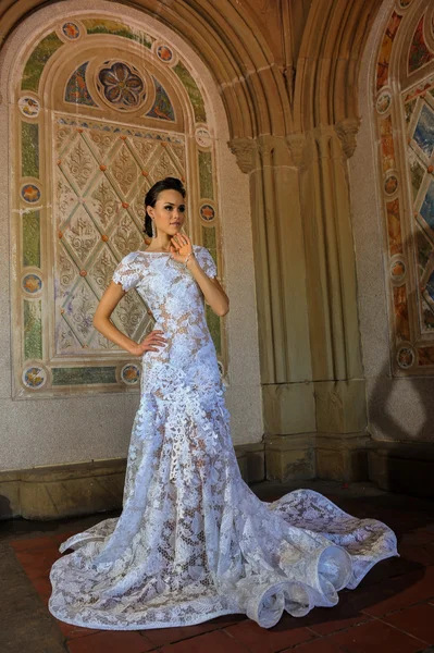 Kalyn Hemphill pose at the Irina Shabayeva Bridal collection — Stock Photo, Image