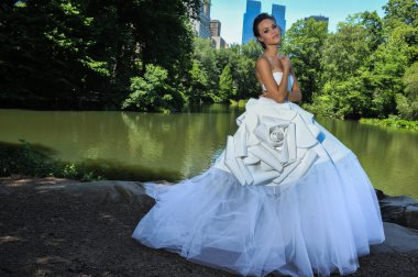 Kalyn Hemphillat the Irina Shabayeva SS 2016 Bridal collection