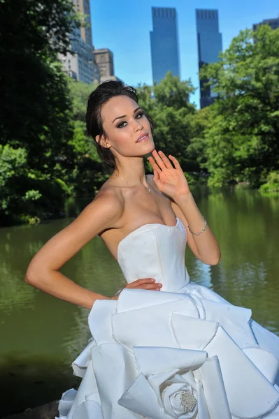 Kalyn Hemphillat the Irina Shabayeva SS 2016 Bridal collection — Stock Fotó