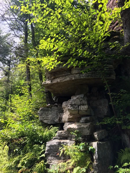 Skały w Minnewaska Park stanowy rezerwat — Zdjęcie stockowe