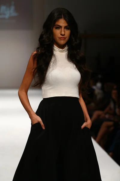 Desfile de moda de Anje — Foto de Stock