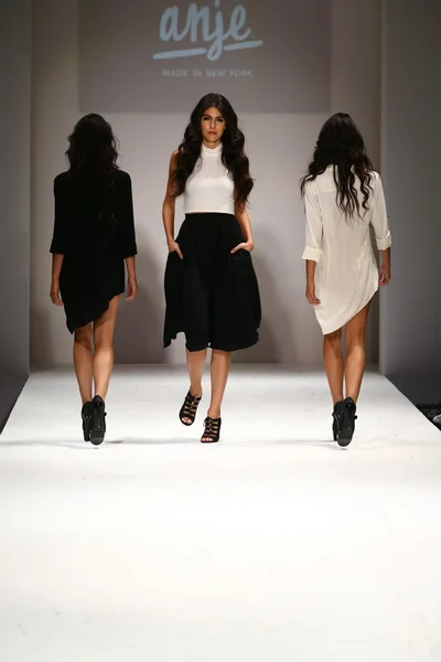 Desfile de moda de Anje — Foto de Stock