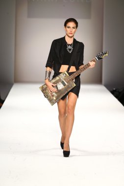Nikki Lund fashion show