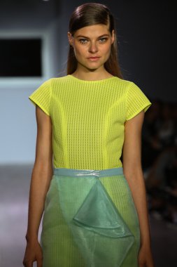 Raul Penaranda fashion show