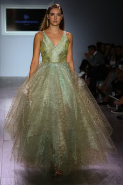 Raul Penaranda fashion show