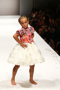 Nancy Vuu defile