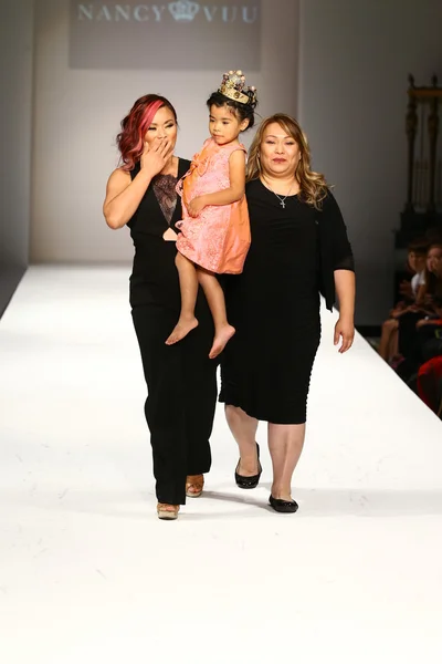 Nancy Vuu fashion show — Stock Photo, Image