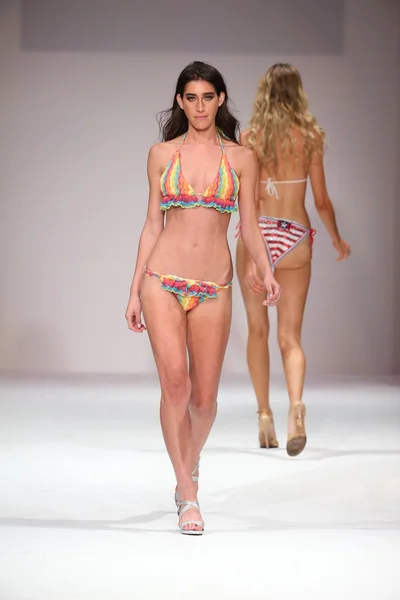 Lainy Gold Swimwear fashion show — Stock Photo, Image