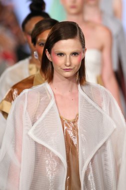 Anna'nın Loud Ftl Moda bahar 2016 göster