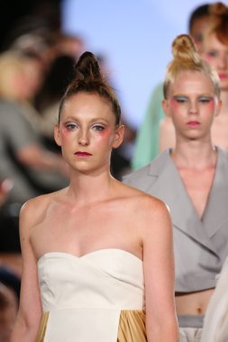 Anna'nın Loud Ftl Moda bahar 2016 göster