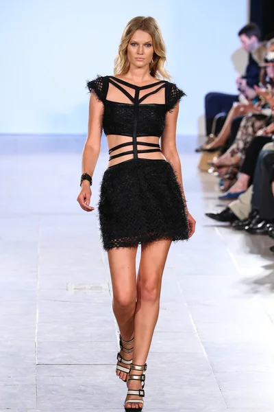 Toni Garrn walks Carmen Steffens runway — Stock Photo, Image