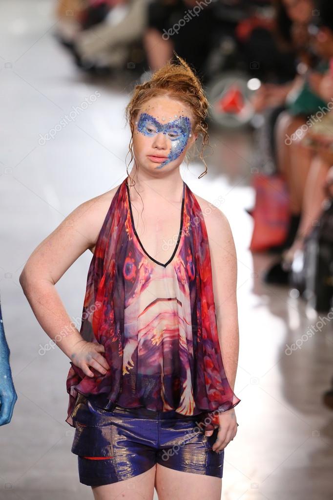 Madeline Stuart Walks Hendrik Vermeulen Runway Stock Editorial Photo © Fashionstock 84827916
