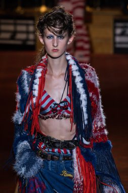 Marc Jacobs Runway Spring 2016