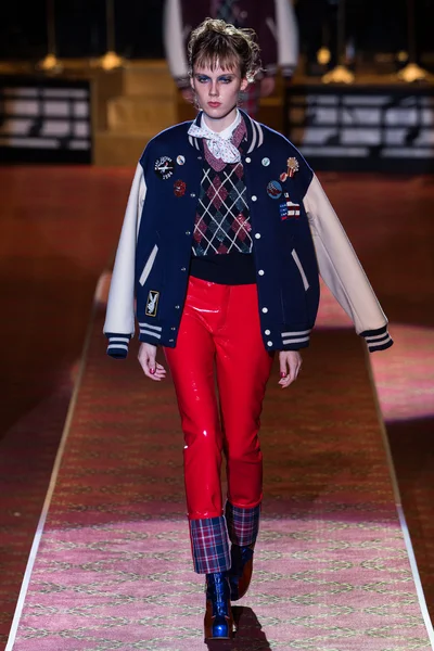 Marc Jacobs Runway Spring 2016