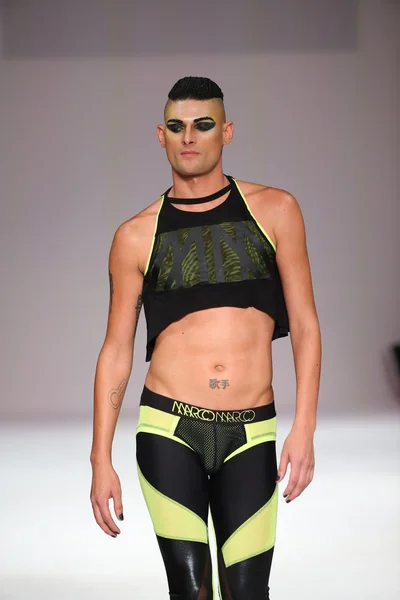 Marco Marco desfile de moda Primavera 2016 — Foto de Stock