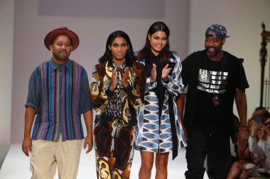 Tasarımcılar Emilio Sosa (R) ve David De La Cruz (L)