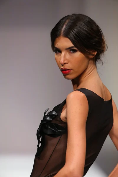 Desfile de moda de Crisbery Primavera 2016 —  Fotos de Stock