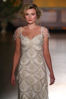 Claire Pettibone Bridal Fall Winter 2016 Presentation