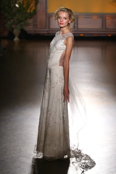 Claire Pettibone Bridal Fall Winter 2016 Presentation — Stockfoto